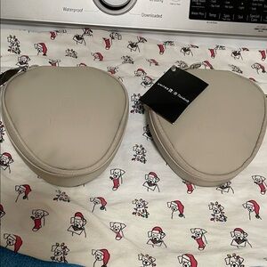 Two United Airlines Therabody Amenity Kits